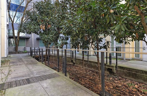 Pearl District Apartment | Landing | Modern Studio, Gym, Courtyard
