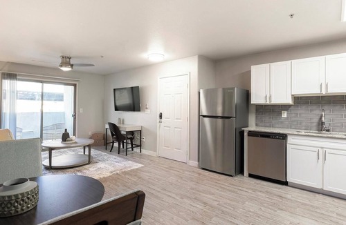 Whitney Apartment | Landing | Spectacular 1BD, Pool, Gym
