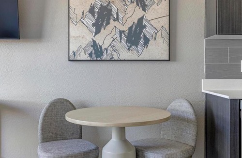 Maryvale Village Apartment | Landing Spectacular 1BD Yoga Studio Gym