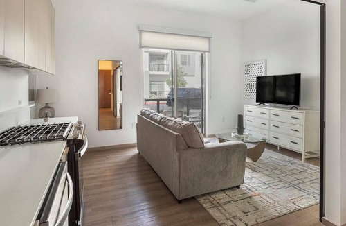 Spring Valley Apartment | Landing | Spectacular Studio, Pool, Gym