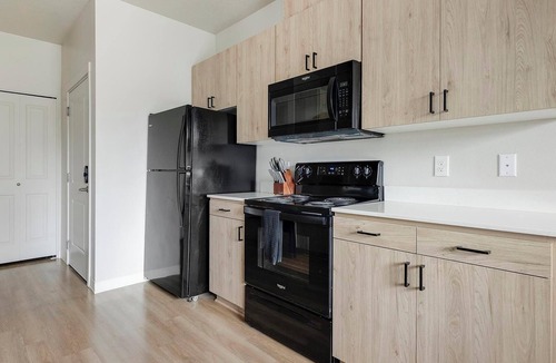 Woodburn Apartment | Landing | Stunning 2BD, Gym, Clubhouse