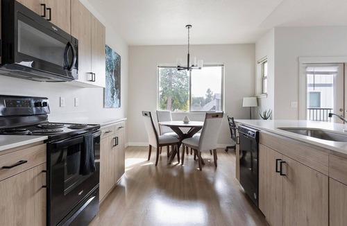 Woodburn Apartment | Landing | Stunning 2BD, Gym, Clubhouse