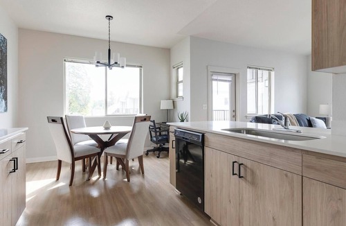 Woodburn Apartment | Landing | Stunning 2BD, Gym, Clubhouse