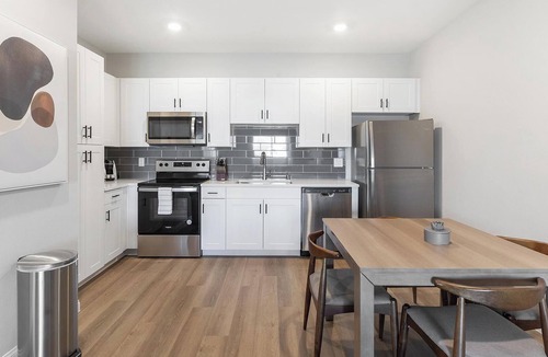 Townsite Apartment | Landing | Stunning 2BD, Rooftop Lounge, Pool