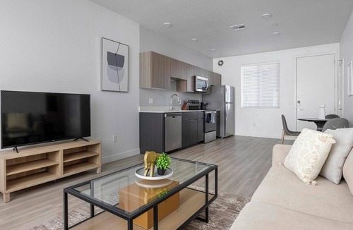 Goodyear Apartment | Landing | Stylish 1BD, Game Room, Yoga Studio