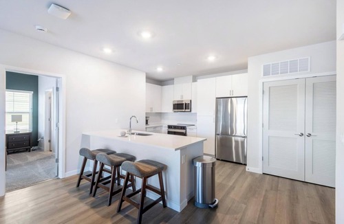 Santa Rosa Apartment | Landing | Stylish 2BD, Gym, Courtyard