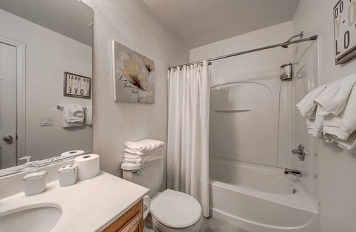 Las Vegas House | Large 6 Bedrooms Home 13 Miles to Las Vegas Strip License Number G66-06299