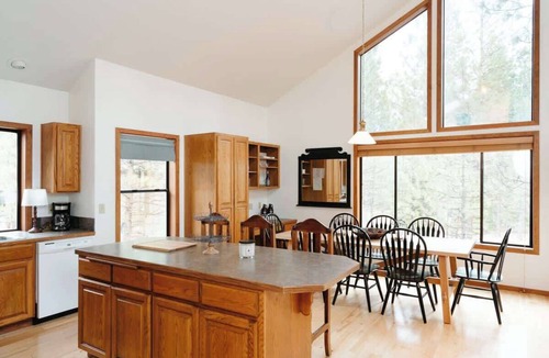 Black Butte Ranch House | Large Black Butte Home With Private Hot Tub