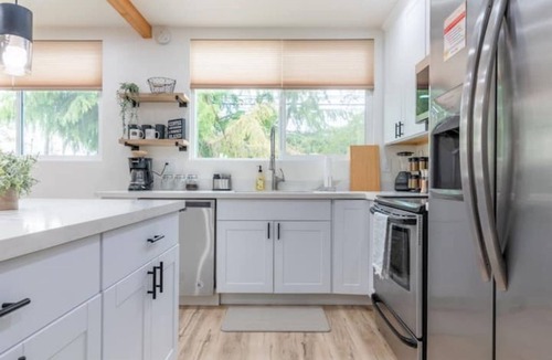 Concord House | Large families/friends group: 6 Bedroom w/3 Bathrooms and RV Parking
