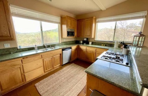 Oak Shores House | Large Family home with 2 Master Bedrooms!