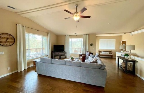 Oak Shores House | Large Family home with 2 Master Bedrooms!