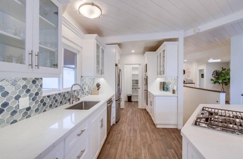 South Mission Beach House | Large Home, One-House from Bay w/AC, 4 Car Parking, New Upgrades