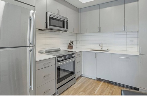 Midway Apartment | Large newly designed 1BR apt with high end appliances in prime location!