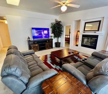Prescott House | Large Prescott Home w3-car Garage Central & Quiet