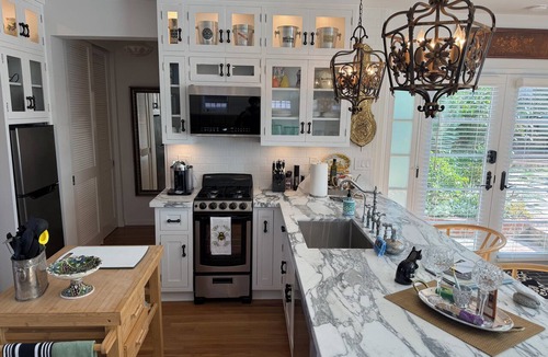 Village of La Jolla Apartment | Large Studio in heart of La jolla w/AC and huge yard. Waling distance to all