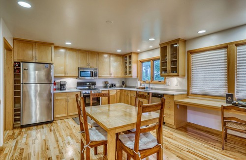 Eureka House | Large, waterfront, Manila Cove home w/a covered deck, BBQ, & bay views