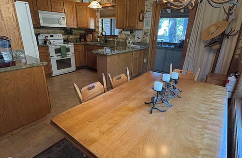 Pinecrest House | Largest Townhome in Leland Meadows, Plus a Hot Tub!