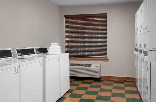 Milpitas Hotel | Larkspur Landing Extended Stay Suites Milpitas