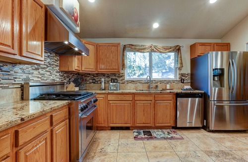 Larkspur House | Larkspur Trail - Pool Table, Gourmet Kitchen, Outdoor Living