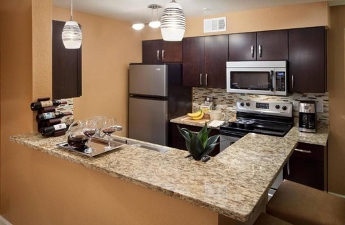Las Vegas Hotel | Las Vegas Lights Await – 3 Modern Villa w/Balcony + Pools & Arcade Fun