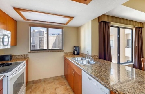 Las Vegas Hotel | Las Vegas Strip Stay | 1 BR Suite| Central Blvd Location