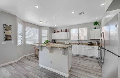 Centennial Hills House | ❤️ Las Vegas Vacation Home. 3 King 10 Twin Beds. Family Friendly. Entire Home.