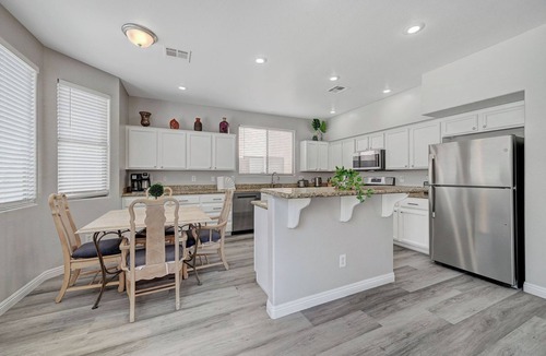 Centennial Hills House | ❤️ Las Vegas Vacation Home. 3 King 10 Twin Beds. Family Friendly. Entire Home.