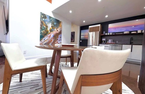 Petaluma Apartment | Lavender Suite @ Petaluma Warehouse Lofts