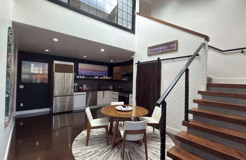 Petaluma Apartment | Lavender Suite @ Petaluma Warehouse Lofts