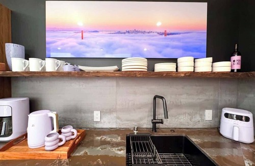 Petaluma Apartment | Lavender Suite @ Petaluma Warehouse Lofts