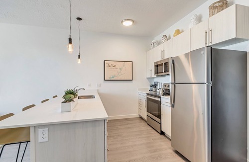 People's Freeway Apartment | LCF - Downtown Salt Lake City - Granary - 1 King BR/1BA - CoWork + Gym - Garage