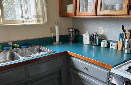 McKinleyville Cottage | Le Petit Cottage in the Redwoods