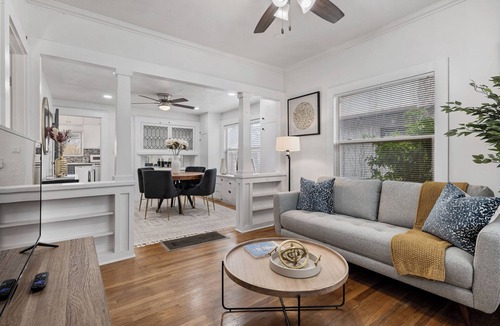 Modesto House | Le Willow-Vintage/Modern Design