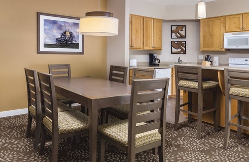 Windsor Resort | Leave your worries at the door!