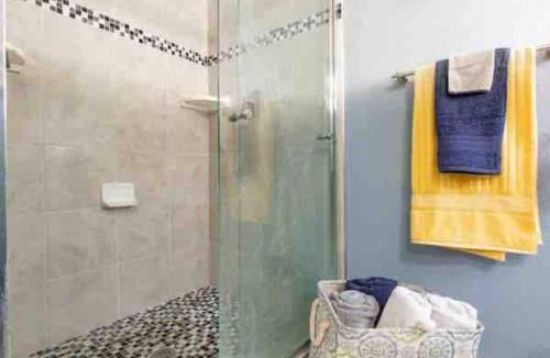 Green Valley House | Lelanie heated pool hot tub house