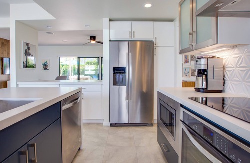 Palm Springs House | Lena's Hideaway – Swanky Mid-Mod Palm Springs Retreat