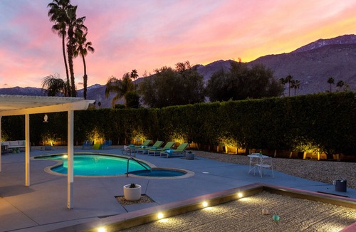 Palm Springs House | Lena's Hideaway – Swanky Mid-Mod Palm Springs Retreat