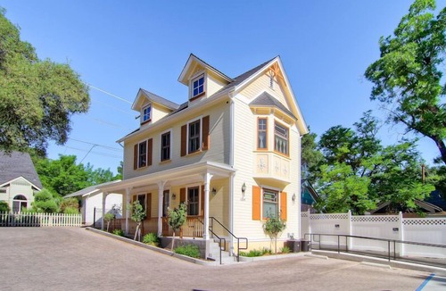 Paso Robles Apartment | Lewis Loft-Just Steps to Downtown Paso Robles! Updated to Two Bedroom Suites!