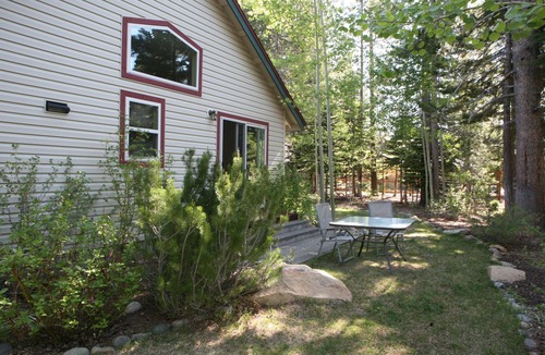 North Upper Truckee House | Light filled Mountain Retreat. Permit# 074522