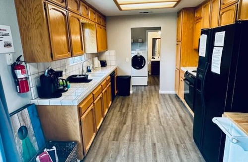Yosemite Lakes House | Lighthouse Suite - Dog Friendly Home - Hot Tub - BBQ - Full Kitchen - Sleeps 4