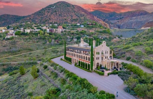 Jerome House | Little Daisy Manson | Plus Two Villas | Sleeps 33