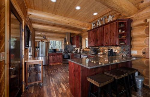 La Pine House | Little Deschutes Wildlife Lodge - Nature's Cabin