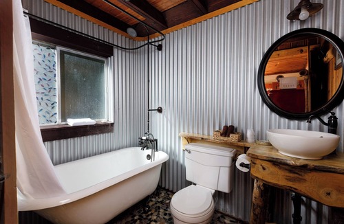 Twin Peaks Hotel | Little House on the Pond - Two-Bedroom | Two Beds | Full Bathroom | Sleeps Four