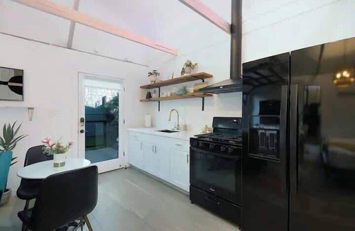 Little Italy House | Little Italy Studio: Private Patio Cozy Getaway + Downtown!