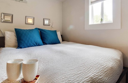 Old Bend Cottage | Little Lava, IN Downtown Bend, AC, 100+mbps Wifi, Bikes, Walk Everywhere