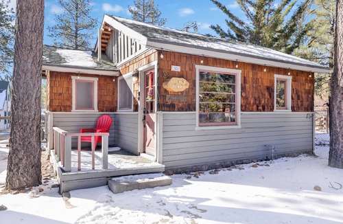 Big Bear Lake Cabin | Little Pines Couples Lakeside Cottage at Big Bear Lake