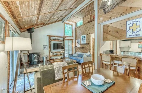 Shaver Lake Condo | Little Ski Lodge-Across from Pool, Spa & Sauna!