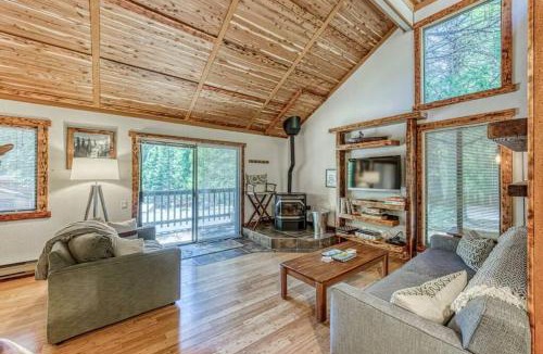 Shaver Lake House | Little Ski Lodge-Across from Spa & Sauna