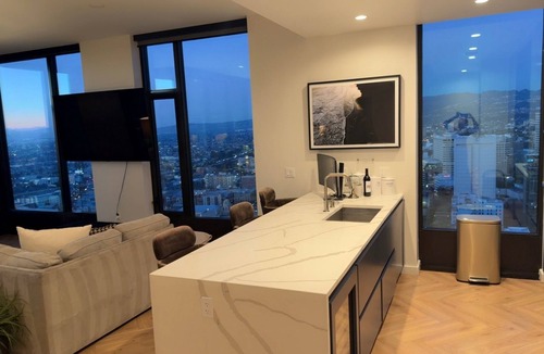 Lakeside Apartment | LIVING IN THE CLOUDS + DAYDREAMING FOR MILES! INCREDIBLE 270 DEGREE BAY VIEWS!