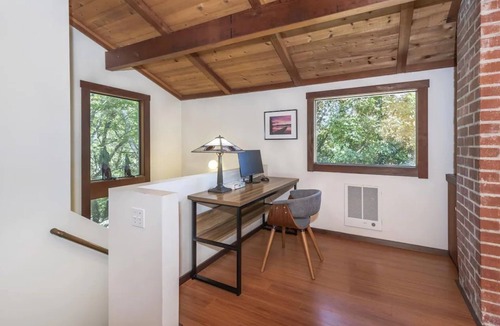 Inverness House | Lloyd's Lookout - spacious 2 bed retreat with stunning bay views
